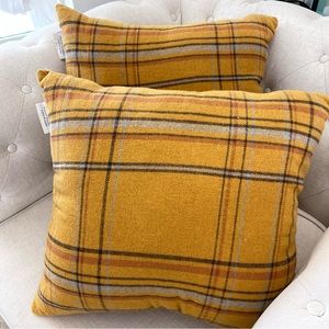 christmas decorations Pillow set NWT